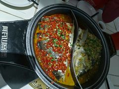 -阿瓦山寨·湘菜现炒·剁椒鱼头王(咸阳总店)