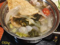酸萝卜鸭汤锅-龙聚德北京烤鸭(沙坪坝华宇A馆店)