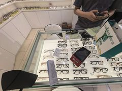 -美式眼镜·授权蔡司.依视路.尼康.豪雅.明月(南翔印象城店)