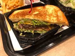 -The Habit Burger Grill 哈比特汉堡(爱琴海店)