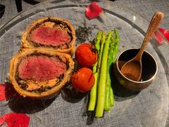 惠灵顿牛排-弦月窗LUNETTE BY AMANDA(复兴路店)