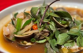 Stir-fried Clams with Holy Basil