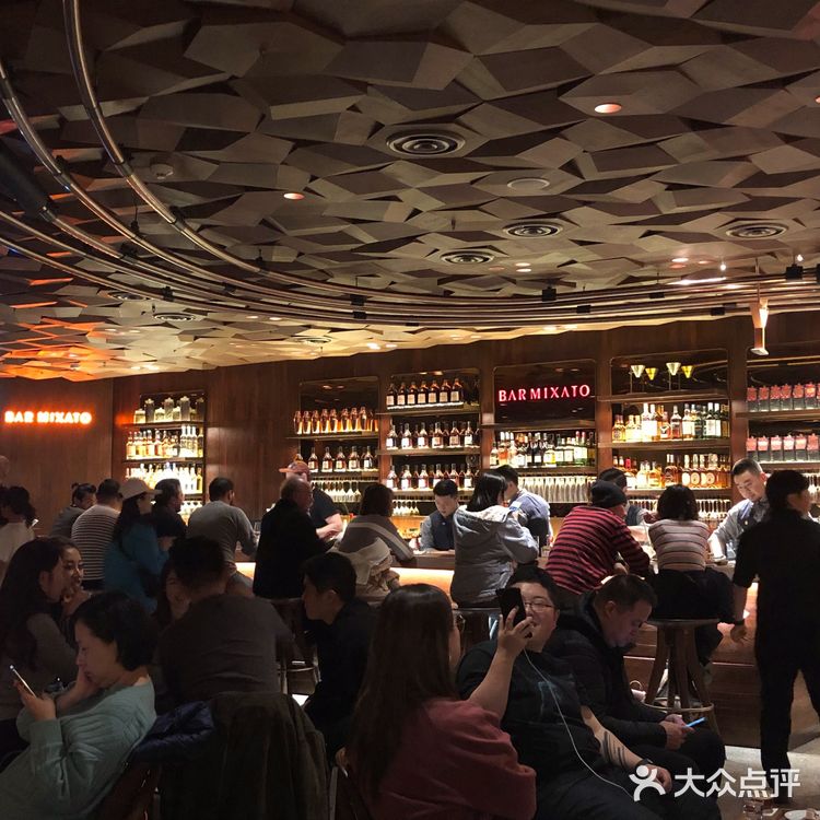 这家星巴克真的是需要用逛的，来形容
