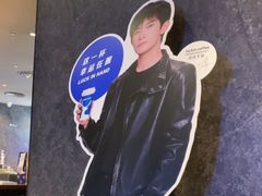 -瑞幸咖啡(岳家嘴地铁站店)