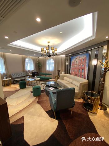 最近在家一直看综艺节目，看见《让生活好看》第二季里沈