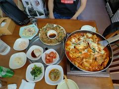 -亲昵春川鸡排(韩国美食街店)