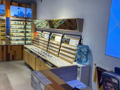-LOOK眼镜·蔡司依视路配镜(宝山万达店)