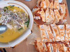 -阿洪锅贴王(小吃城店)