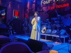 -FOUR PLAY BAR