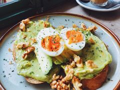 牛油果煮蛋吐司-RAC BAR(安福路店)