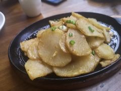 -阿瓦山寨·湘菜现炒·剁椒鱼头王(咸阳总店)