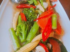 -Chom Cafe and Restaurant