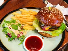 牛肉芝士汉堡-雕刻时光咖啡馆(北师大店)