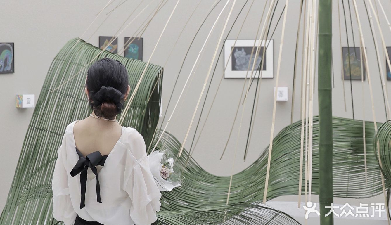 成都|云中漫步☁ 玻璃盒子朵云书院超出片