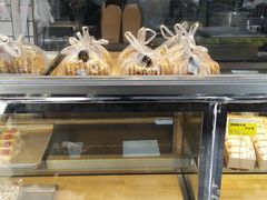 面包甜点陈列柜-鲍师傅糕点(江苏路店)