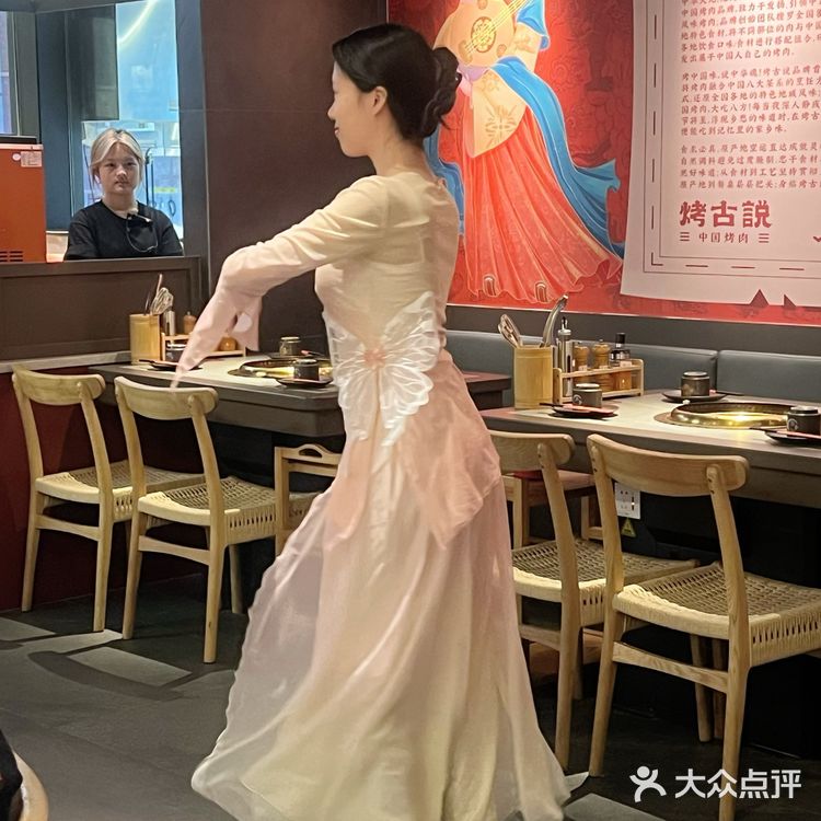 在揭阳🔻发现了懒癌星人烤肉店！全程帮烤！