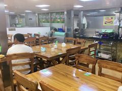 大堂-伊清斋牛肉面(华佗路店)