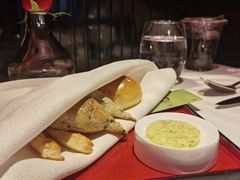 -弦月窗LUNETTE BY AMANDA(复兴路店)