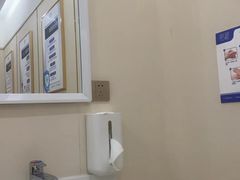 -青岛伊美尔医疗美容医院-停车场