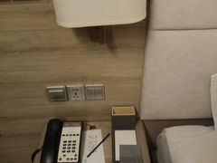 -西安大雁塔科技大学地铁站亚朵酒店