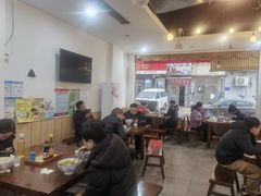 -裕新楼粉面馆·石磨手工粉(四方坪店)