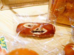 红豆碱水面包-天井·丑面包搭咖啡