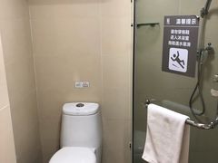 -7天连锁酒店(上海徐家汇龙华路地铁站店)