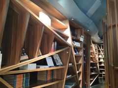 -钟书阁(松江泰晤士小镇店)