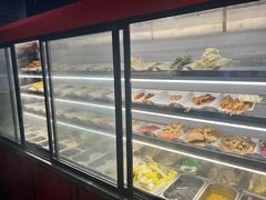 自助取餐区-小熊纪称盘麻辣烫