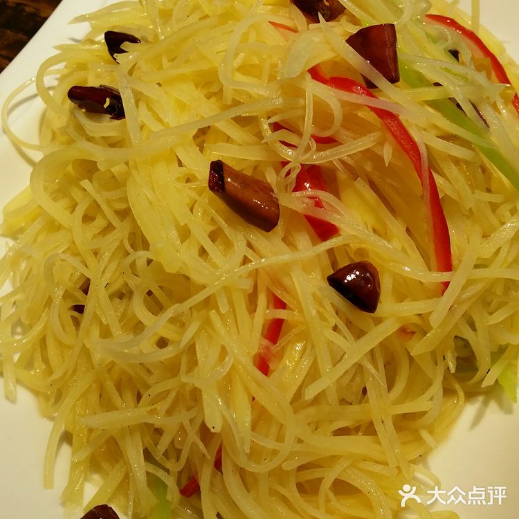 从地铁三号线胡家庙D口出来,往北100米