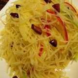 从地铁三号线胡家庙D口出来，往北100米