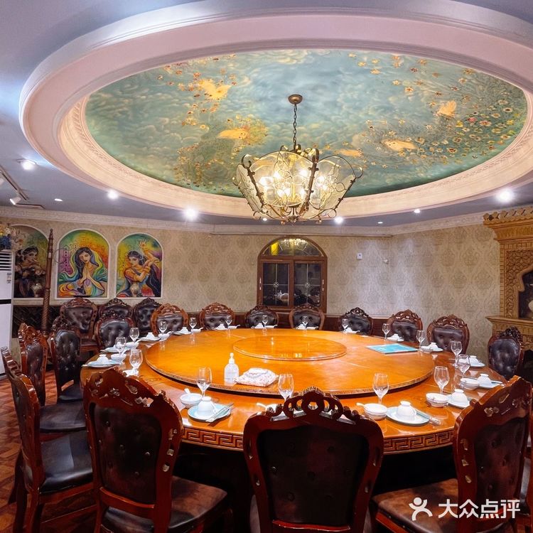 吃丝绸美食置办龙年年货就来伊带伊路喽