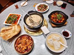 -土砂锅生态山庄·非遗砂锅雅鱼