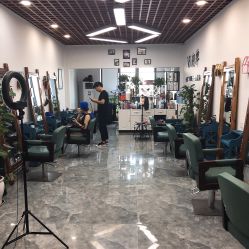 -V8潮牌·接发烫染连锁