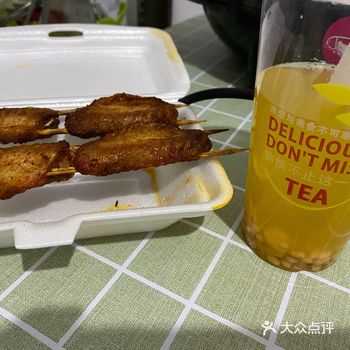 地理位置： 老省运万品汇小吃城  特色推荐：