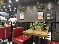 -愉肴麻辣香锅(中山路店)