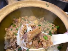 腊鸭拼咸鱼肉饼-红星光发煲仔饭(文海店)