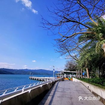 现在东湖公园的绿岛也修建的非常漂亮，直接可以通达