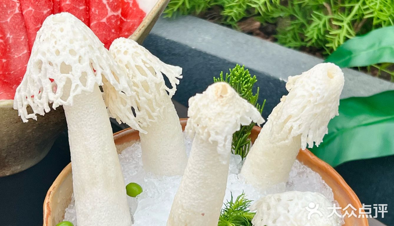 武汉太超前了 服务生颜值都这么高了吗⁉️