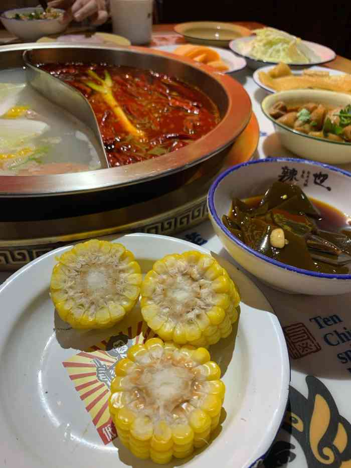 辣也重庆市井火锅(上海街店)-"最近比较火的火锅店,下班后和好友过来