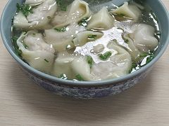 香菇肉和鲜肉双拼-顶巧鸡汤馄饨(虹口总店)