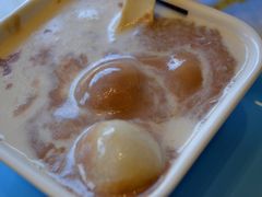 汤丸配核桃露杏仁茶-满记甜品(岭南新天地店)