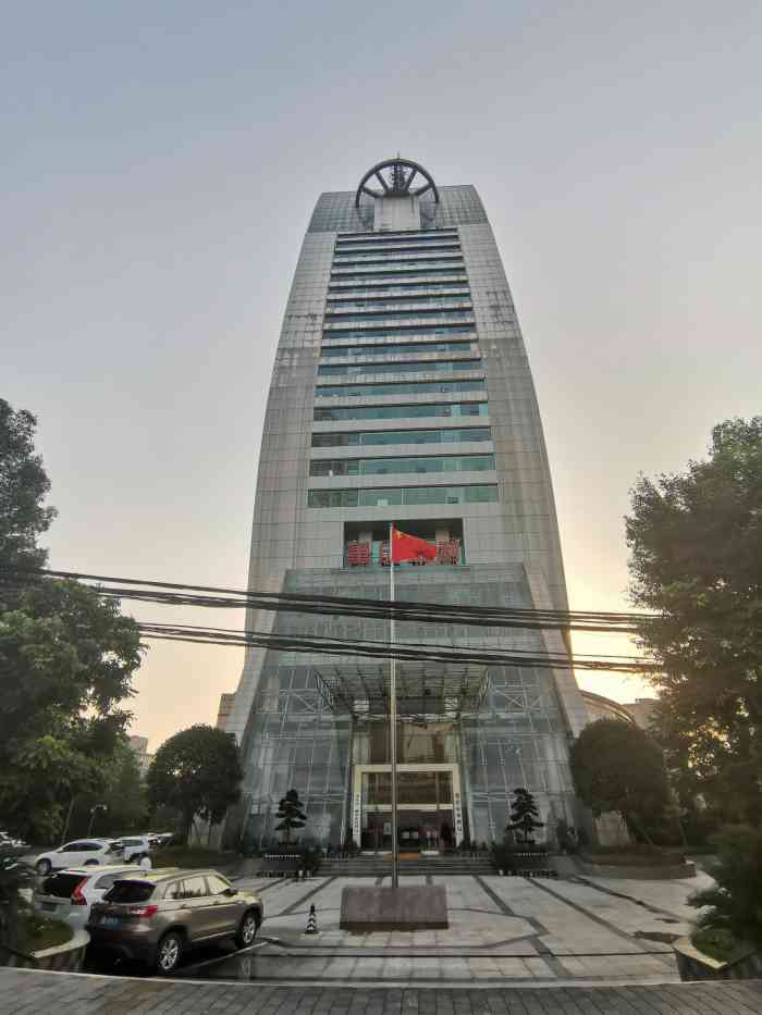 打分 这栋水利大厦真挺醒目的,远远就看见了,还有标志,下次有人来办