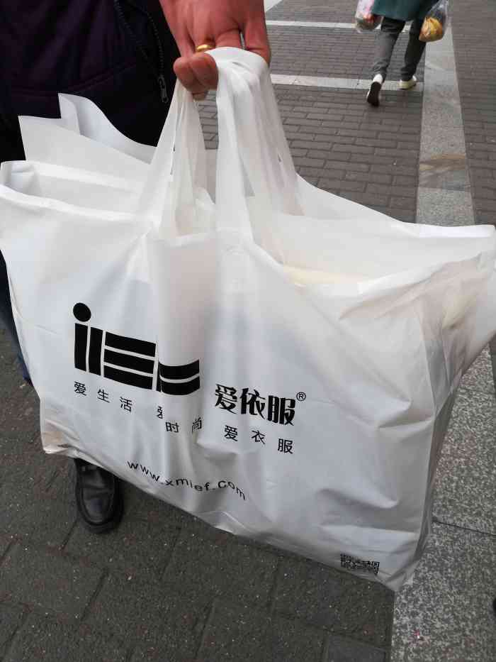 爱依服-"这家店在别的地方价格还比较便宜,老有折扣."-大众点评移动版