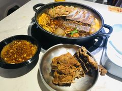 -运气牛自助酱大骨火锅(南京东路店)