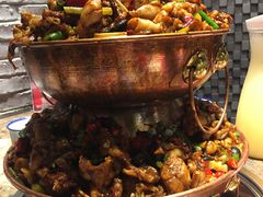 -沪小二炭火蛙锅(淮海中路美食不夜城店)