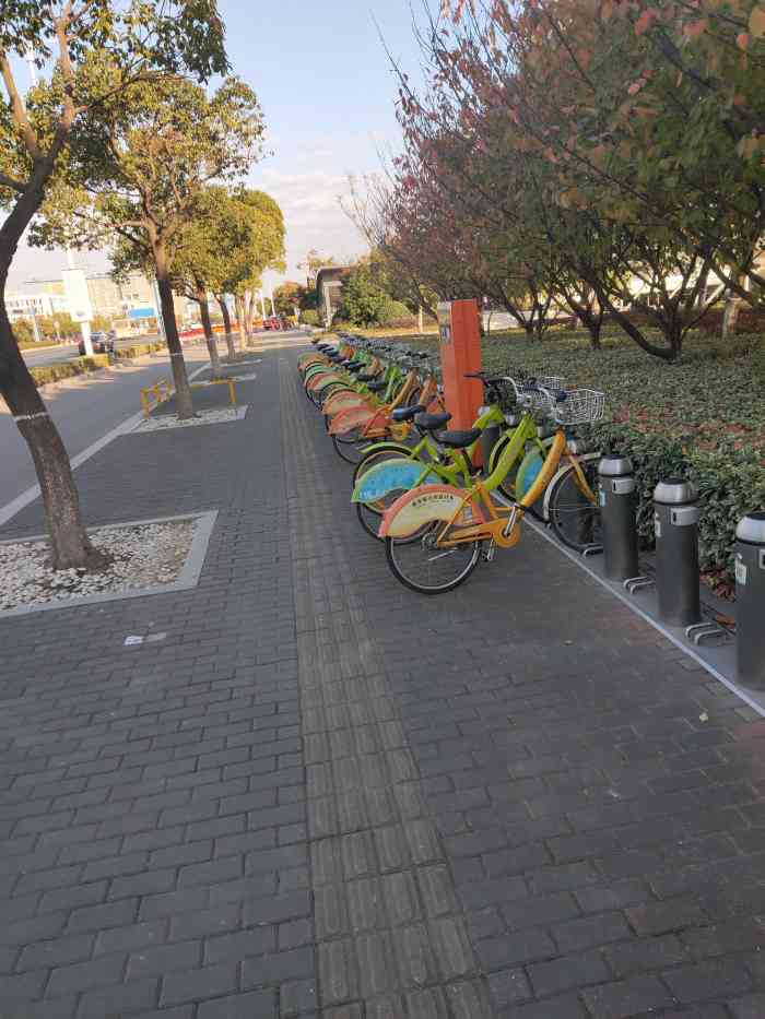 松陵大道(地铁站)-"苏州到吴江上班终点站,难得乘,居然有惊喜.