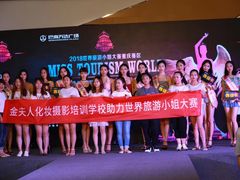 -金夫人化妆摄影职业培训学校