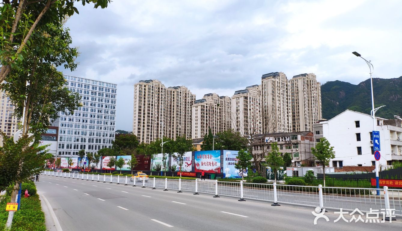 一座具有现代化的教玩具之都生态小镇就这么如此诞生了