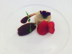 -广州塔卢特斯法国旋转餐厅